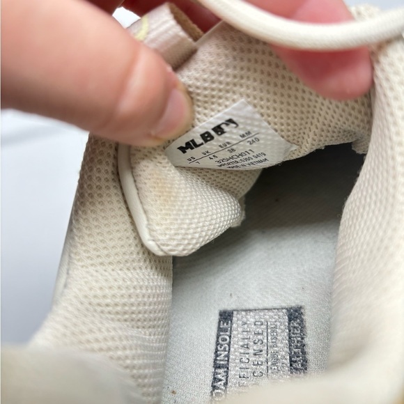 Women's MLB Yankees cream color sneakers size‎ 7 - Picture 8 of 9